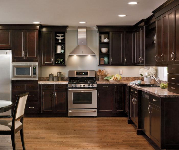 alder_cabinets_in_casual_kitchen