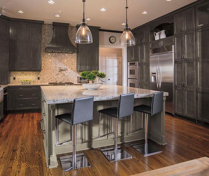 casual_grey_kitchen_cabinets